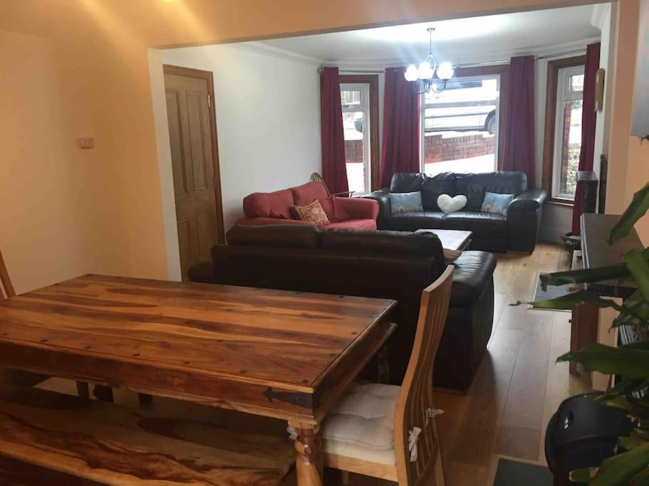 Spacious 5 Large Bedroom Victorian House - Beach 2 Miles Poole Dış mekan fotoğraf