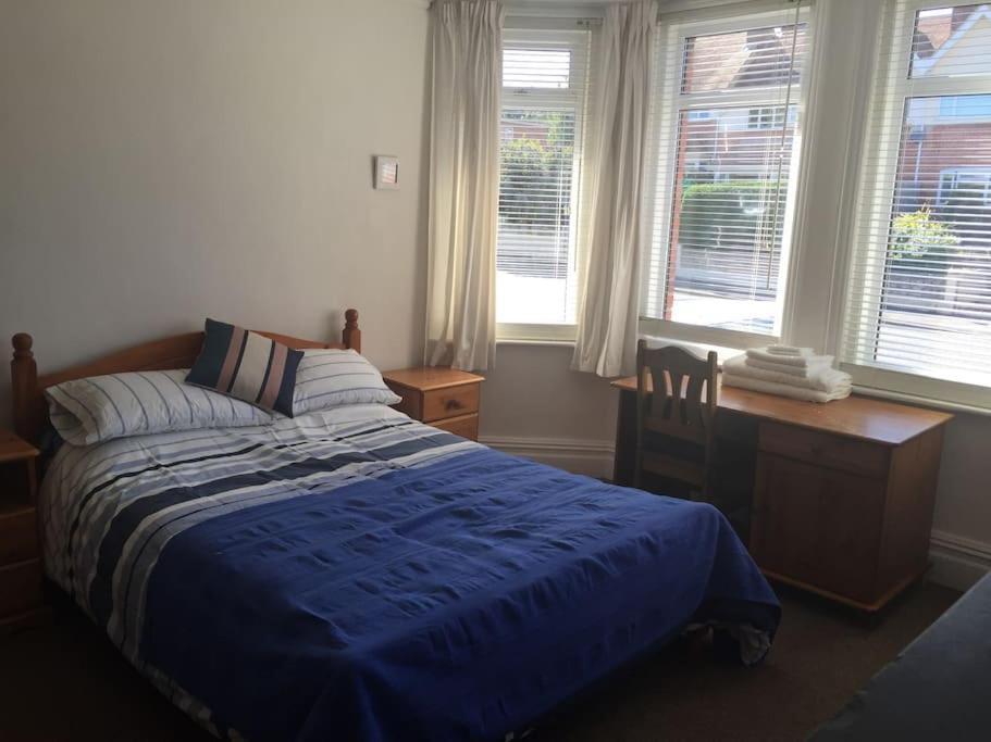 Spacious 5 Large Bedroom Victorian House - Beach 2 Miles Poole Dış mekan fotoğraf