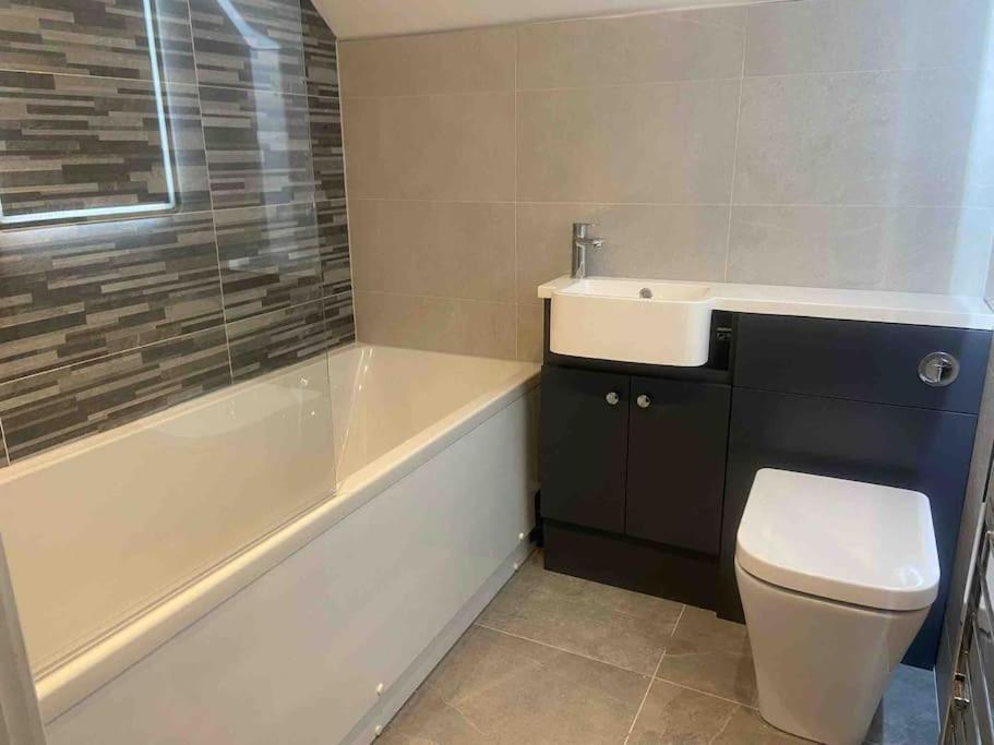 Spacious 5 Large Bedroom Victorian House - Beach 2 Miles Poole Dış mekan fotoğraf